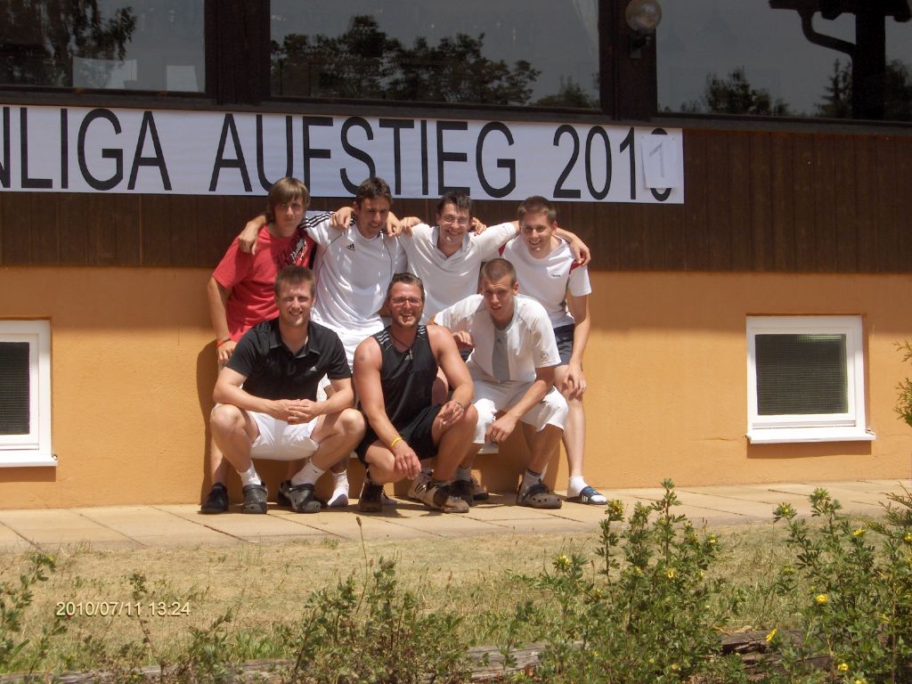 2010_0711_tca_ev__medenspiele_aufstiegsfeier_erste_herrenmannschaft_und_junioren18_0000002.jpg