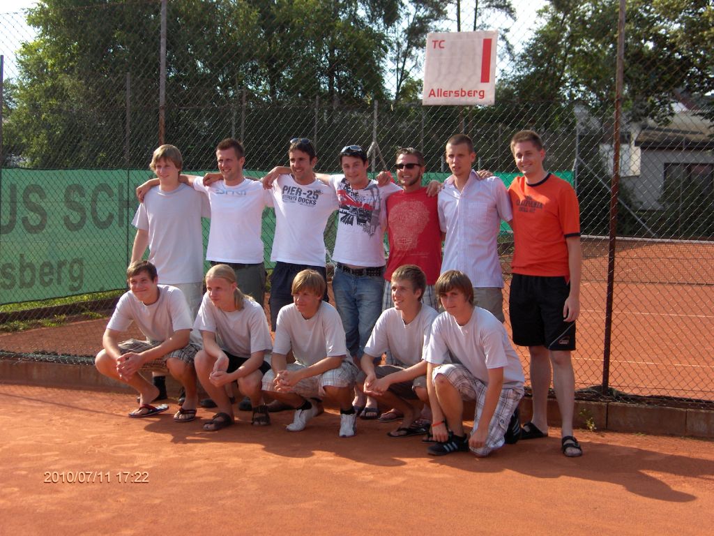 2010_0711_tca_ev__medenspiele_aufstiegsfeier_erste_herrenmannschaft_und_junioren18_0000005.jpg