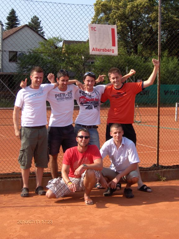 2010_0711_tca_ev__medenspiele_aufstiegsfeier_erste_herrenmannschaft_und_junioren18_0000006.jpg