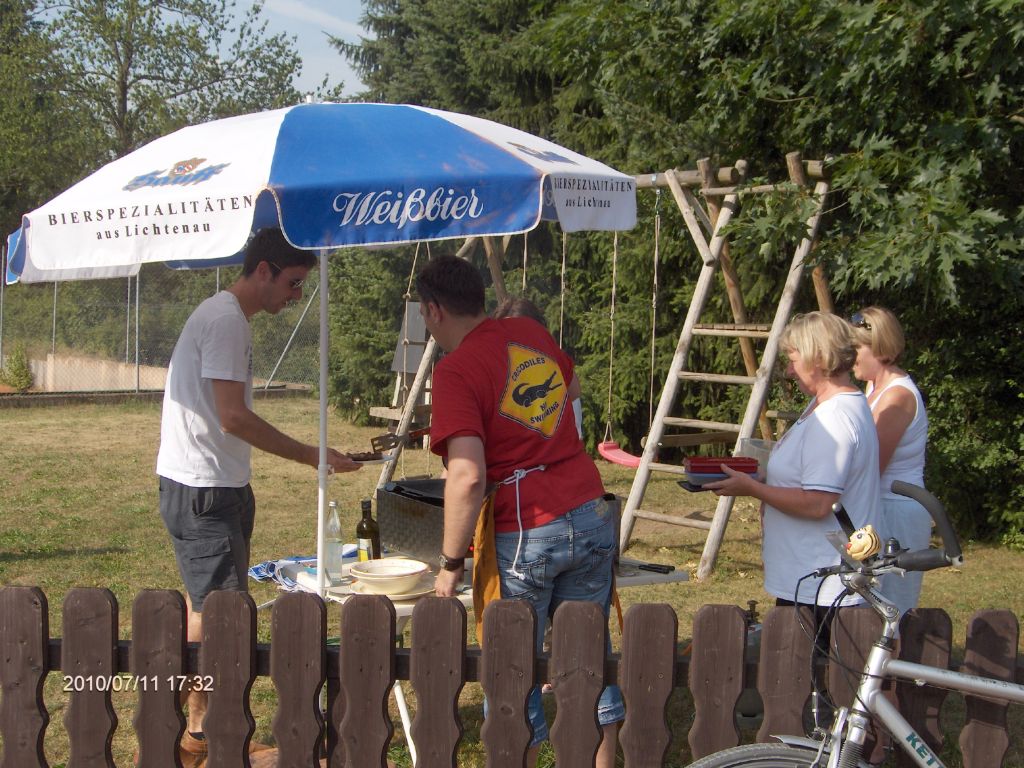 2010_0711_tca_ev__medenspiele_aufstiegsfeier_erste_herrenmannschaft_und_junioren18_0000009.jpg