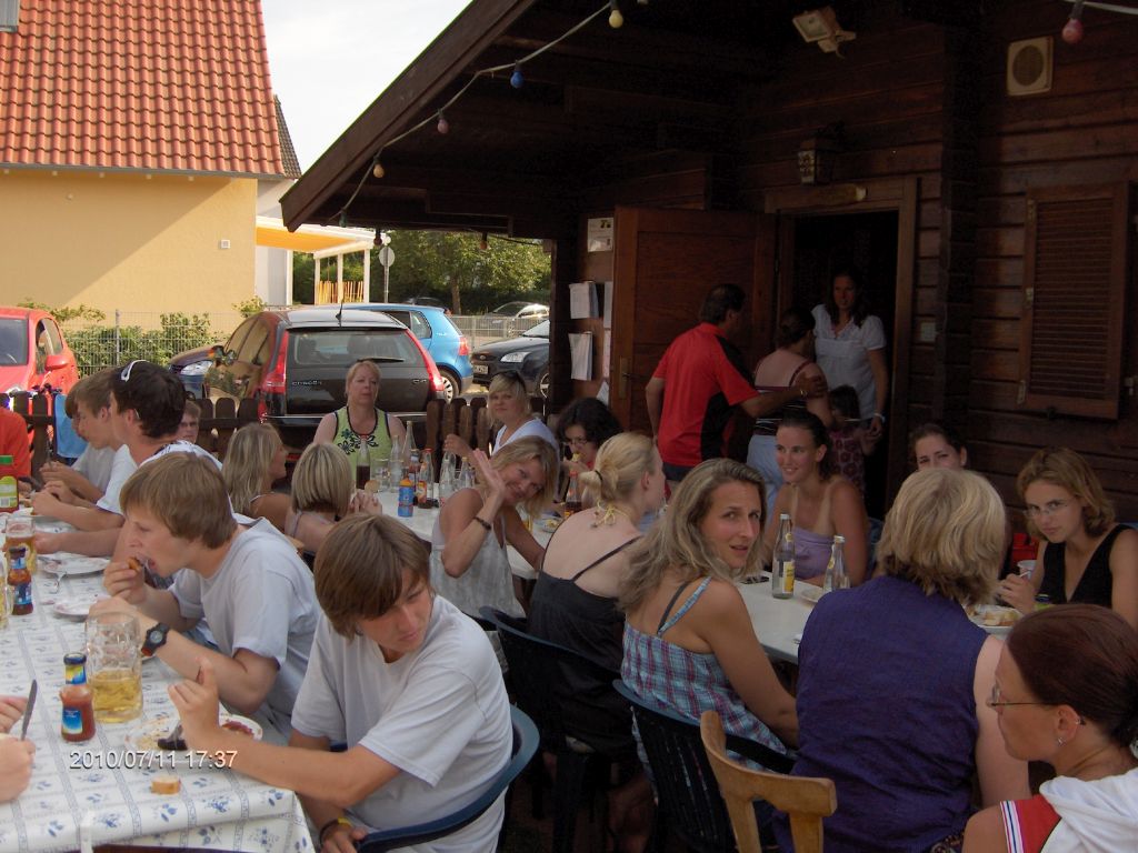 2010_0711_tca_ev__medenspiele_aufstiegsfeier_erste_herrenmannschaft_und_junioren18_0000013.jpg