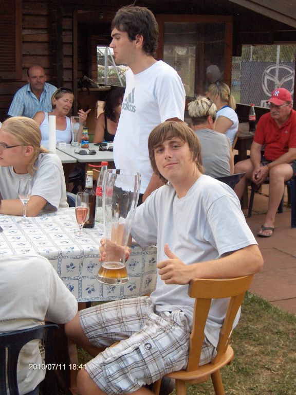 2010_0711_tca_ev__medenspiele_aufstiegsfeier_erste_herrenmannschaft_und_junioren18_0000021.jpg