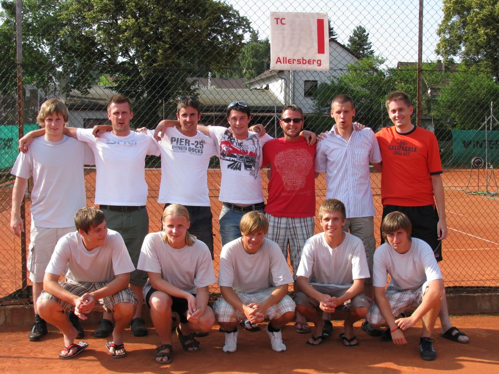 2010_0711_tca_ev__medenspiele_aufstiegsfeier_erste_herrenmannschaft_und_junioren18_0000033.jpg