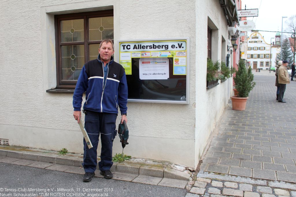 2013_1111_tca_ev__arbeitseinsatz_neuer_schaukasten_zum_roten_ochsen_angebracht_0000002.jpg