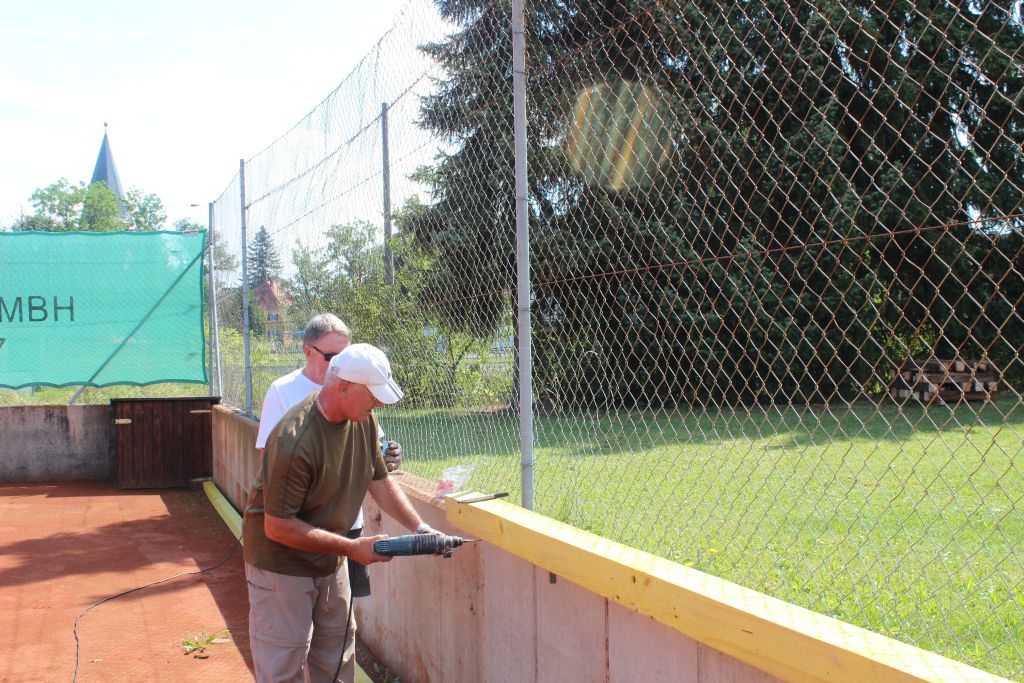 2014_0723_tca_ev__arbeitseinsatz_prallschutz_fuer_platz_1_und_platz_2_0000010.jpg