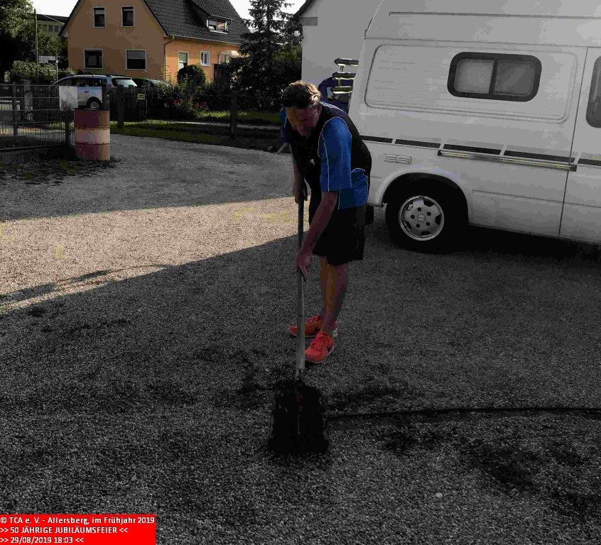 2019_0829_tca_ev__50_jaehriges_jubilaeum_stromleitungen_kabel_verlegen_sowie_zeltgarnituren_aufstellen_00000008.jpg
